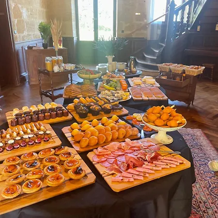 Château Julie - Chambres&petit-déjeuners Hotel