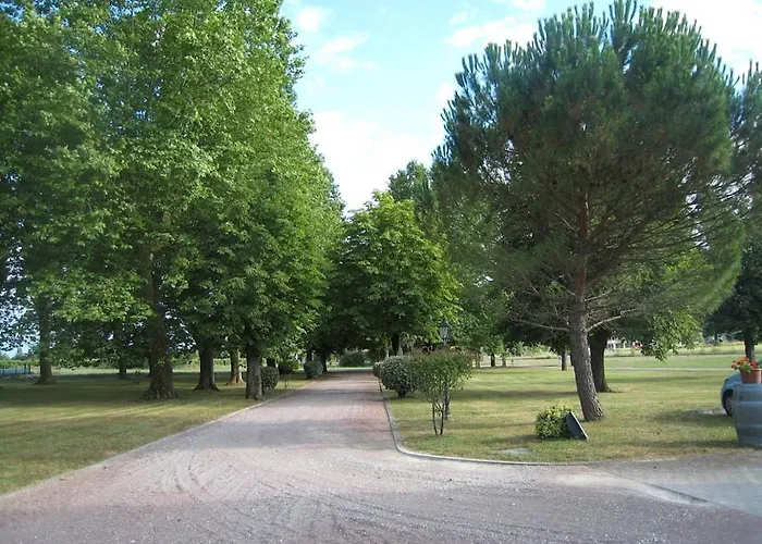 Fsp Chateau Julie Отель